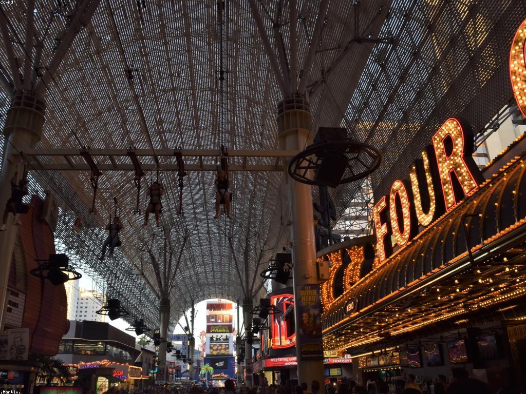 បទពិសោធន៍ក្នុងការបង្ហាញកាស៊ីណូ